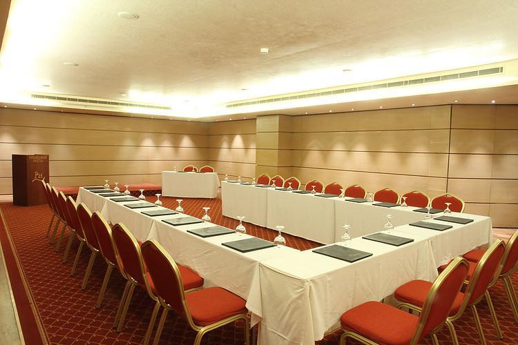 Promenade Hotel Zalqa ภายนอก รูปภาพ