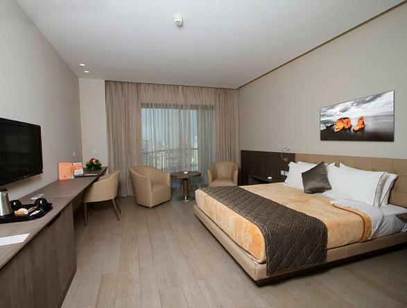 Promenade Hotel Zalqa ภายนอก รูปภาพ