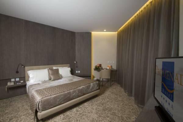 Promenade Hotel Zalqa ภายนอก รูปภาพ